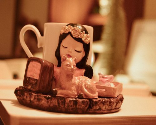 CROWN collectible mug